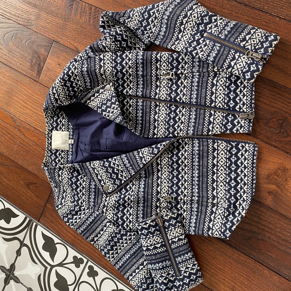 Blazer - Picture 2 of 6
